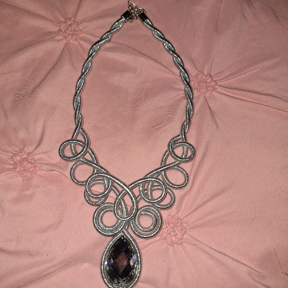 Winter Wonderland Queen Statement Necklace - Picture 2 of 2